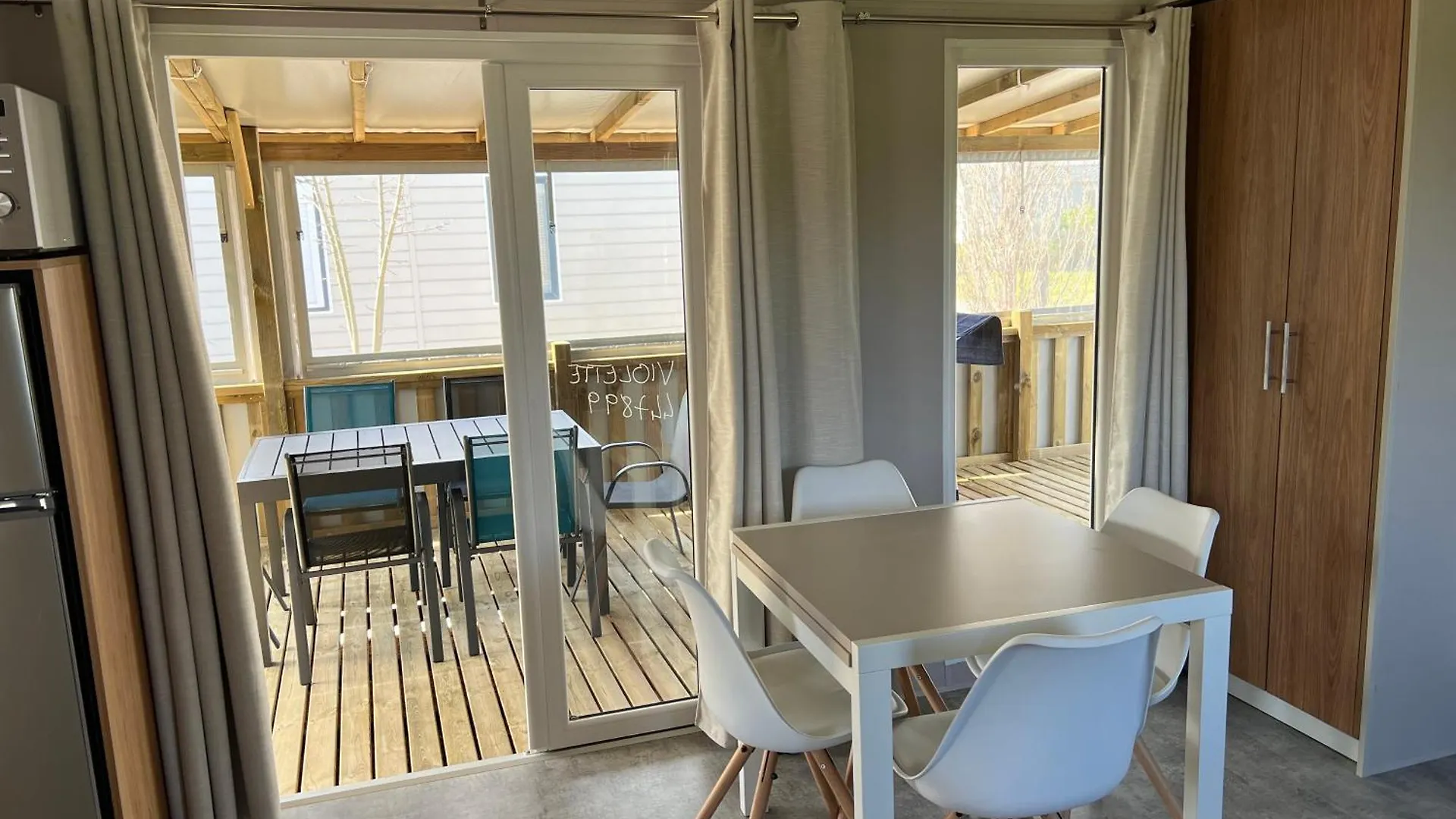 Mobil Home Neuf 6 P Climatise A Hyeres A 200 M De La Mer Dans Camping 4 Etoiles France