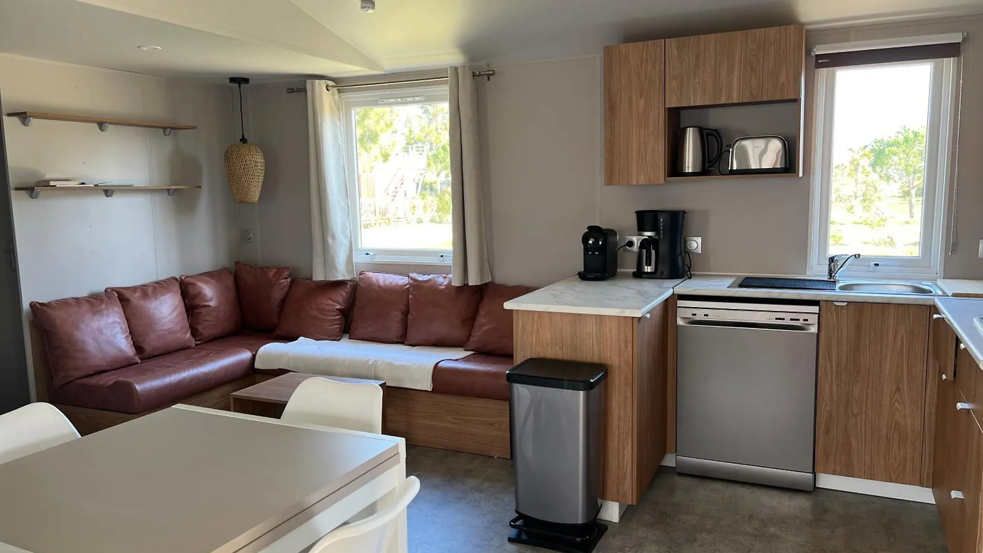 Campsite Mobil Home Neuf 6 P Climatise A Hyeres A 200 M De La Mer Dans Camping 4 Etoiles
