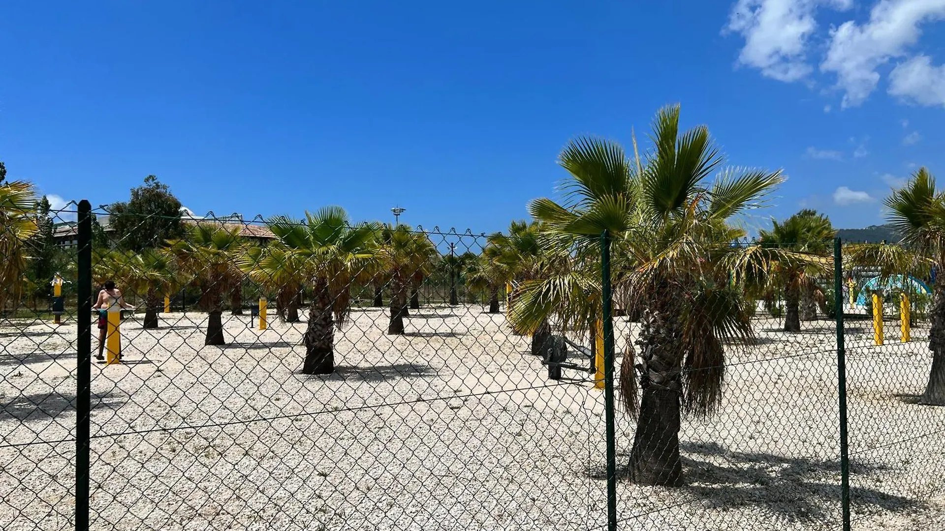 Campsite Mobil Home Neuf 6 P Climatise A Hyeres A 200 M De La Mer Dans Camping 4 Etoiles France
